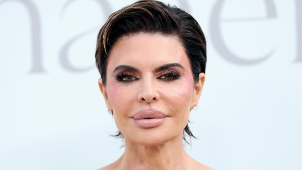 Lisa Rinna with Bleached Hair and Brows Is Totally Unexpected—See the Photos